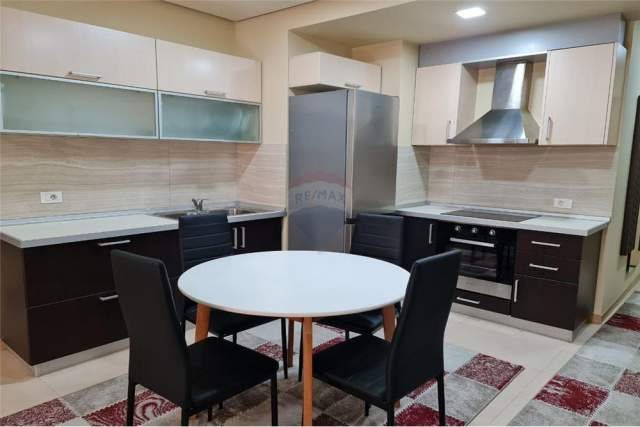 Tirane, jepet me qera apartament 1+1 79 m² 550 Euro (kompleksi deliorgji)