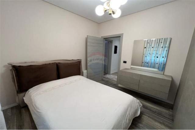 Tirane, jepet me qera apartament 2+1 93 m² 550 Euro (BULEVARDI XHAN DARK)