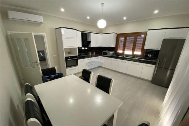 Tirane, jepet me qera apartament 2+1 Kati 4, 125 m² 600 Euro (VILAT GJERMANE)