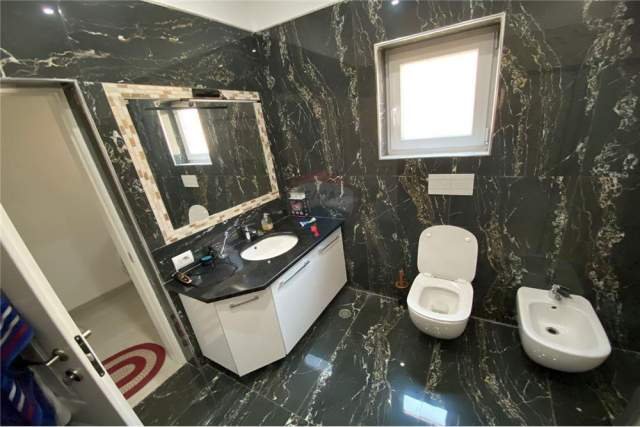 Tirane, jepet me qera apartament 2+1 Kati 4, 125 m² 600 Euro (VILAT GJERMANE)