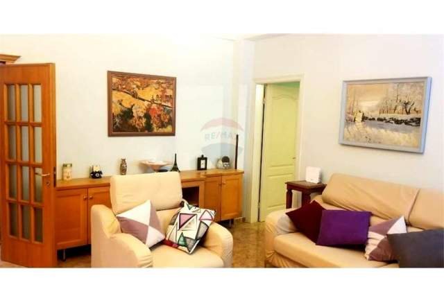 Tirane, jepet me qera apartament 2+1 Kati 2, 125 m² 700 Euro (BLLOK)