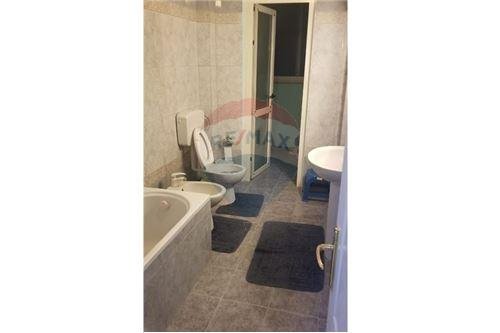 Tirane, jepet me qera apartament 2+1 Kati 2, 125 m² 700 Euro (BLLOK)