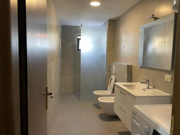 Tirane, jepet me qera apartament 2+1+BLK Kati 2, 105 m² 350 Euro (Kompleksi Malajzian, Casa Italia)
