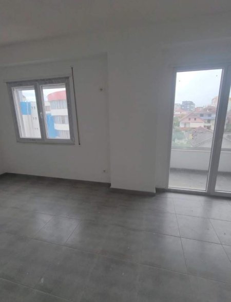Tirane, jepet me qera apartament 2+1+BLK Kati 2, 400 Euro ("Robert Shvarc")