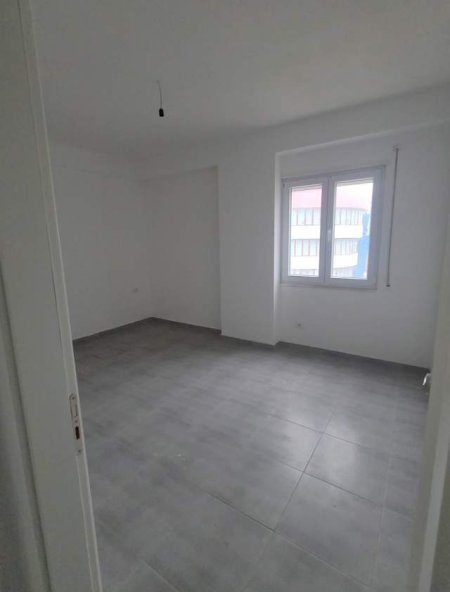 Tirane, jepet me qera apartament 2+1+BLK Kati 2, 400 Euro ("Robert Shvarc")