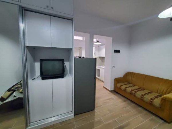 Tirane, jap me qera apartament 1+1+BLK Kati 1, 36 m² 300 Euro (Selvia)