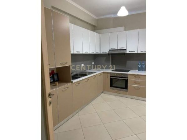 Tirane, jepet me qera apartament 2+1+A+BLK Kati 4, 93 m² 300 Euro (Rruga 5 Maj)