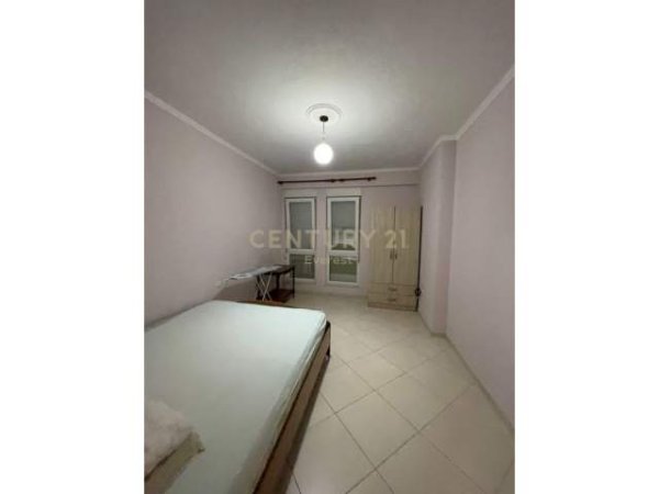 Tirane, ofert apartament 2+1+BLK Kati 4, 93 m² 300 Euro (5 Maji)