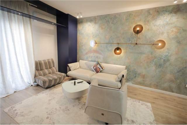 Tirane, jepet me qera apartament 2+1 110 m² 950 Euro (QENDER)