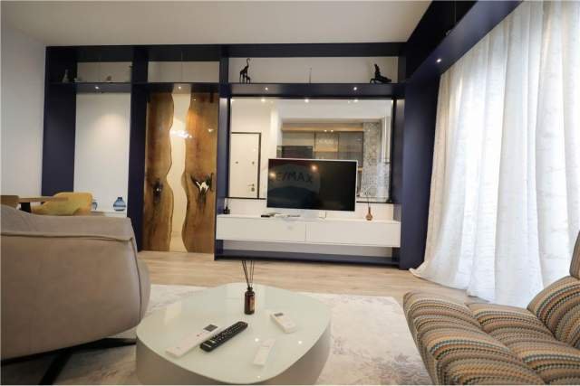 Tirane, jepet me qera apartament 2+1 110 m² 950 Euro (QENDER)