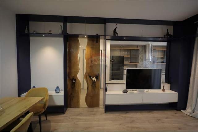 Tirane, jepet me qera apartament 2+1 110 m² 950 Euro (QENDER)