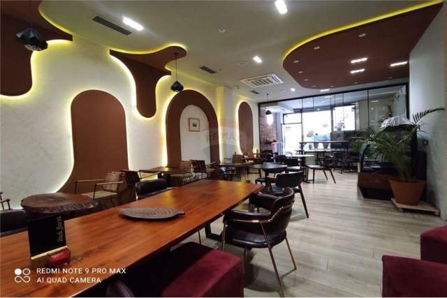 Tirane, jepet me qera ambjent biznesi Kati 0, 84 m² 1.260 Euro (Rr. e Kavajes)