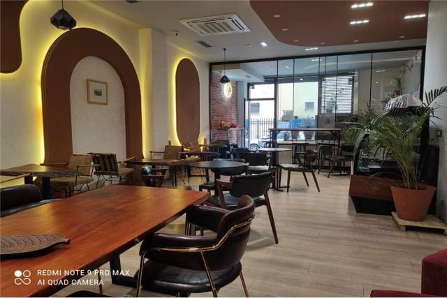 Tirane, jepet me qera ambjent biznesi Kati 0, 84 m² 1.260 Euro (Rr. e Kavajes)