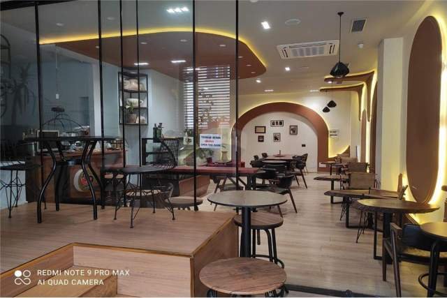 Tirane, jepet me qera ambjent biznesi Kati 0, 84 m² 1.260 Euro (Rr. e Kavajes)