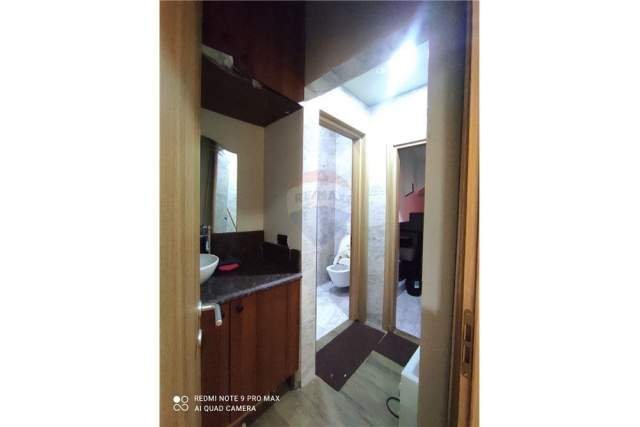 Tirane, jepet me qera ambjent biznesi Kati 0, 84 m² 1.260 Euro (Rr. e Kavajes)