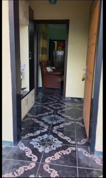 Tirane, jepet me qera apartament 2+1 Kati 1, 85 m² 30.000 Leke