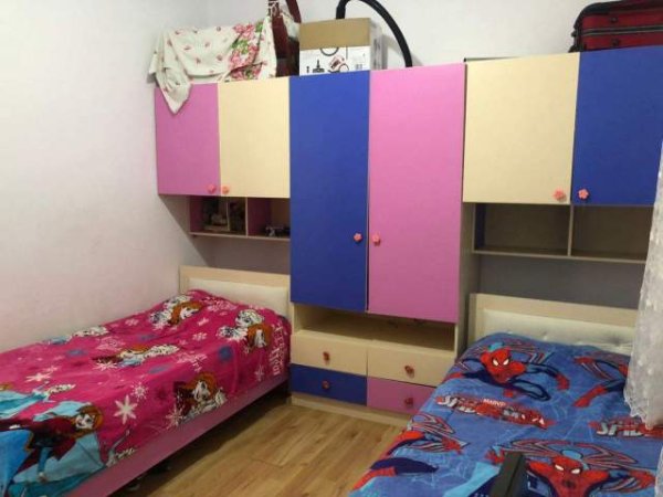 Tirane, jepet me qera apartament 2+1+BLK Kati 1, 115 m² 650 Euro (rruga xhaferr shaba)