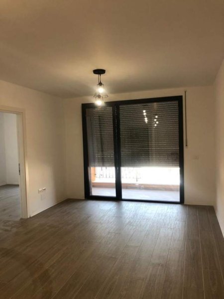 Tirane, jepet me qera apartament 1+1+BLK Kati 3, 65 m² 350 Euro (rruga Kongresi i Manastirit)
