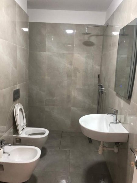 Tirane, jepet me qera apartament 1+1+BLK Kati 3, 65 m² 350 Euro (rruga Kongresi i Manastirit)