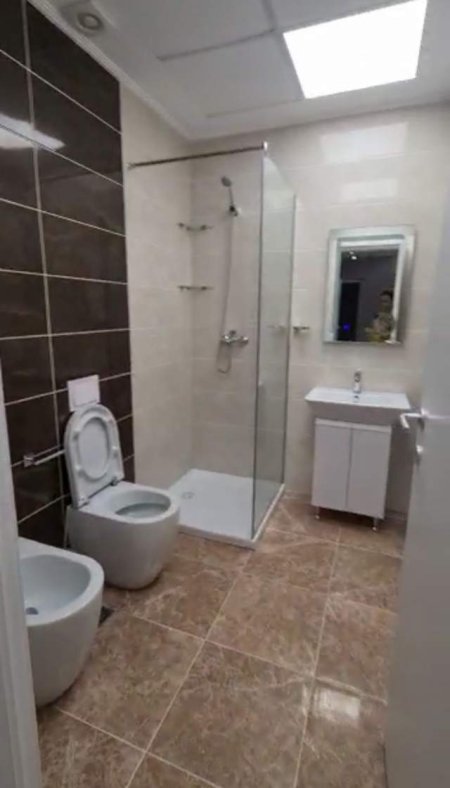 Tirane, jepet me qera apartament 1+1+BLK Kati 3, 65 m² 450 Euro (rruga Ndre Mjeda)