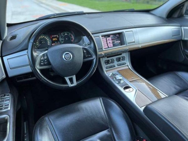 shes Jaguar JAGUAR XF - 2.2 NAFTE - AUTOMAT - 2013
