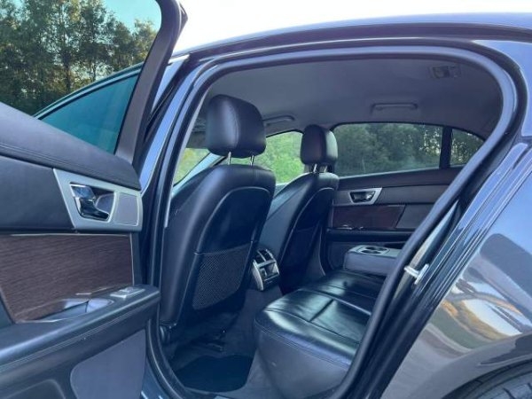 shes Jaguar JAGUAR XF - 2.2 NAFTE - AUTOMAT - 2013