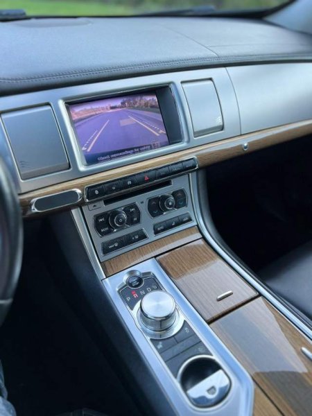 shes Jaguar JAGUAR XF - 2.2 NAFTE - AUTOMAT - 2013