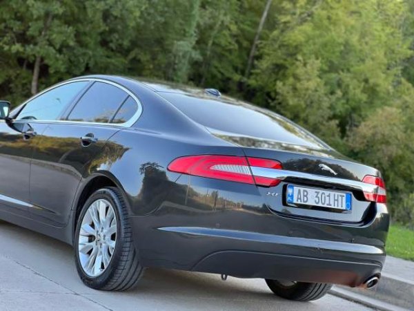 shes Jaguar JAGUAR XF - 2.2 NAFTE - AUTOMAT - 2013