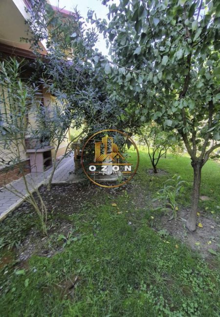 Tirane, jepet me qera Vile 4+1 Kati 3, 450 m² 1.000 Euro (Peze)