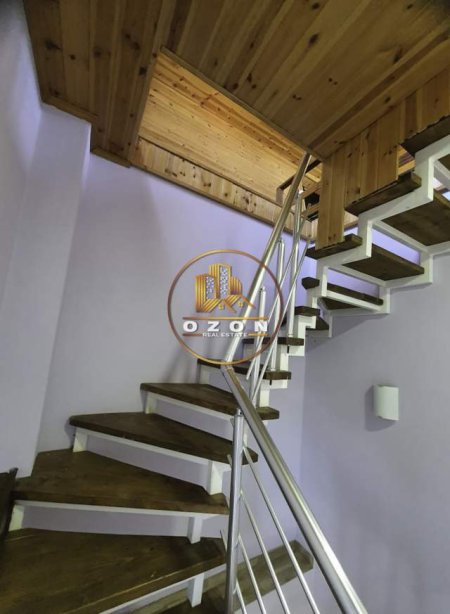 Tirane, jepet me qera Vile 4+1 Kati 3, 450 m² 1.000 Euro (Peze)