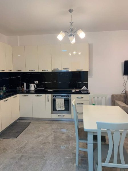 Tirane, jepet me qera apartament 2+1 Kati 5, 90 m² 500 Euro (Fiori di Bosco)