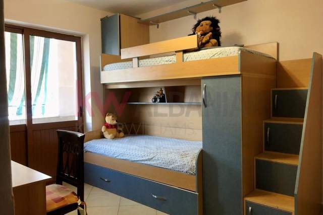 Tirane, jepet me qera apartament 3+1+BLK Kati 3, 100 m² 430 Euro (Rruga e Durresit, Colosseo)