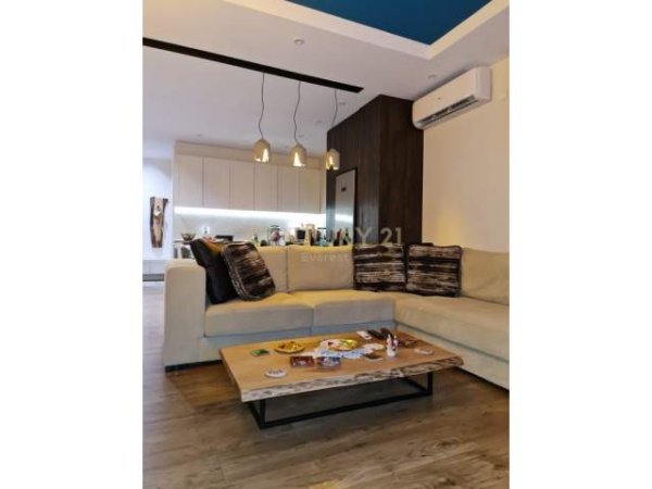 Tirane, jepet me qera apartament 2+1 Kati 3, 100 m² 600 Euro (Pazari i Ri)