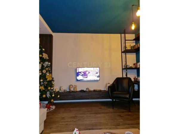 Tirane, jepet me qera apartament 2+1 Kati 3, 100 m² 600 Euro (Pazari i Ri)