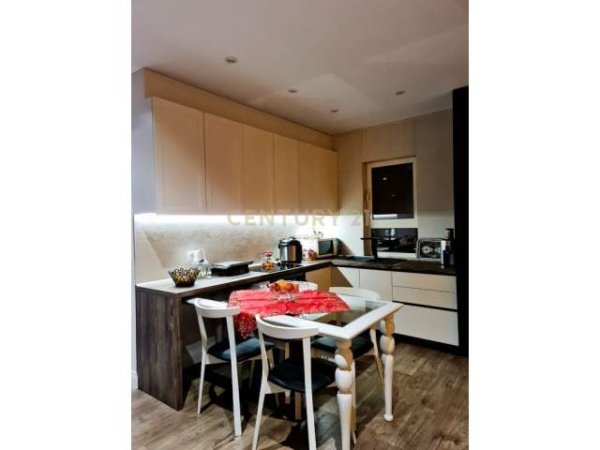 Tirane, jepet me qera apartament 2+1 Kati 3, 100 m² 600 Euro (Pazari i Ri)