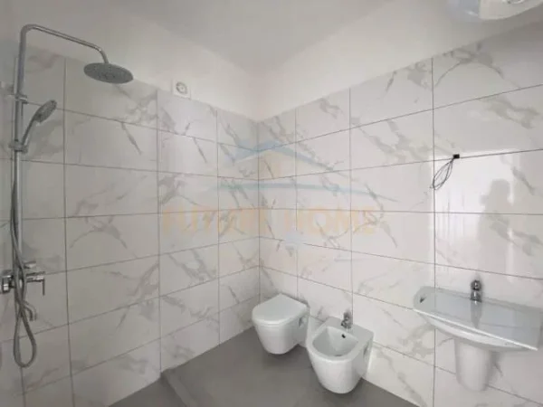 Durres, jepet me qera apartament 2+1+BLK Kati 8, 140 m² 900 Euro (Vollga)