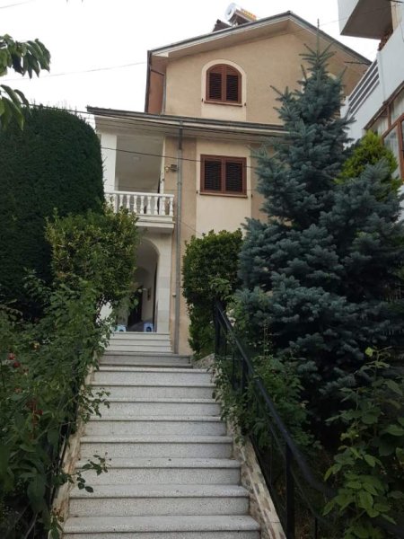 Pogradec, shes 410 m² 400.000 Euro