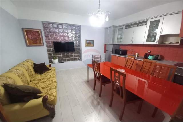Tirane, jepet me qera Vile 2+1 Kati 2, 120 m² 580 Euro (Rruga myslm shyri)