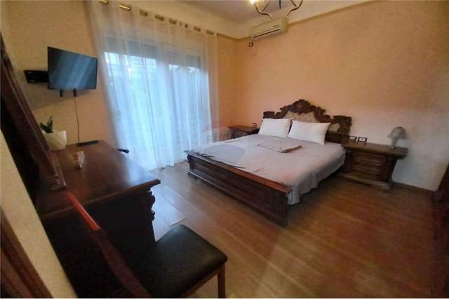 Tirane, jepet me qera Vile 2+1 Kati 2, 120 m² 580 Euro (Rruga myslm shyri)