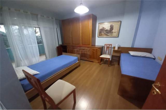 Tirane, jepet me qera Vile 2+1 Kati 2, 120 m² 580 Euro (Rruga myslm shyri)
