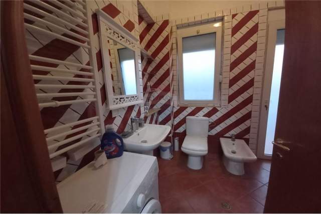 Tirane, jepet me qera Vile 2+1 Kati 2, 120 m² 580 Euro (Rruga myslm shyri)