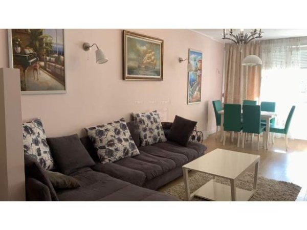 Tirane, jepet me qera apartament 2+1+BLK 120 m² 650 Euro (21 Dhjetori)