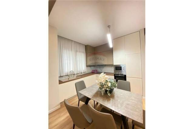 Tirane, jepet me qera apartament 2+1 120 m² 1.000 Euro (21 Dhjetori)