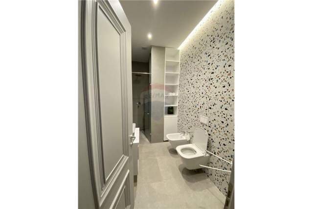 Tirane, jepet me qera apartament 2+1 120 m² 1.000 Euro (21 Dhjetori)
