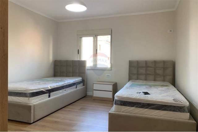 Tirane, jepet me qera apartament 2+1+A+BLK Kati 4, 70 m² 600 Euro (Qender)