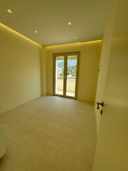 Tirane, shitet apartament 3+1 Kati 5, 146 m² 180.000 € (Tufine)