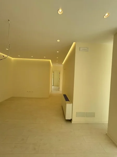 Tirane, shitet apartament 3+1 Kati 5, 146 m² 180.000 € (Tufine)