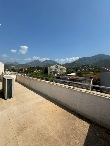 Tirane, shitet apartament 3+1 Kati 5, 146 m² 180.000 € (Tufine)