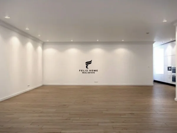 Tirane, jepet me qera dyqan Kati 0, 156 m² 2.500 € (RRUGA E KAVAJES)