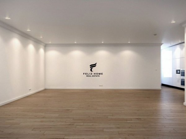 Tirane, jepet me qera dyqan Kati 0, 156 m² 2.500 € (RRUGA E KAVAJES)